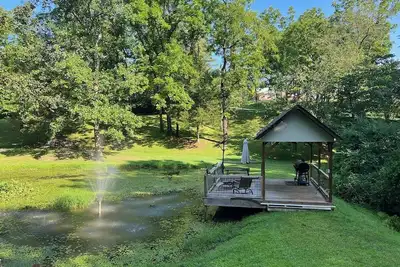 Image de The Lily Pad Gem Hideaway! Perfect honeymoon\/Anniversary spot! Flat driveway