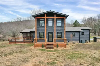New 6 Bedrooms - Two houses and a pavillion on Chickamauga Lake with new dock\n