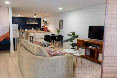 Image de Spacious guest suite w/ private entry