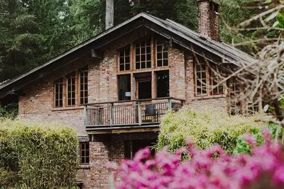 Image de Tofino Brick House — architecturally unique home and gardens at Chesterman Beach