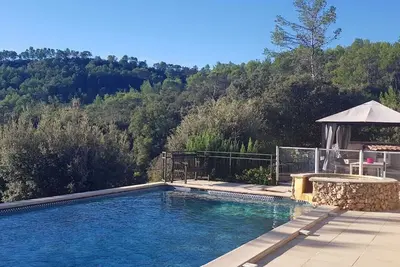 Image de Villa 'Les Chênes Verts' avec piscine privée, terrasse partagée et Wi-Fi