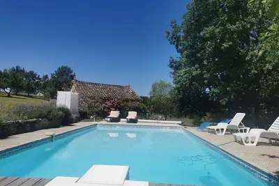 Image de Gite de caractère avec piscine et vue