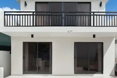 Image de Beachfront Villa with private back deck\nNear restaurants