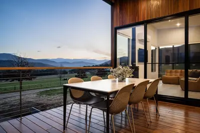 Image de Deep Creek: Rosie's Rest - Modern farmstay with breathtaking views.