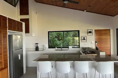 Image de Beautiful vacation rental home, incredible ocean views, infinity pool and more