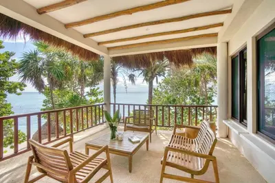 Image de Private Beachfront Bungalow Estate: 6br with Pool