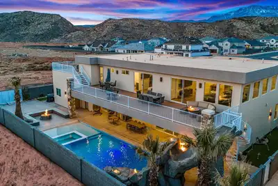 Image de Pecan Valley Resort| Brand New Private Pool and Hot Tub w/ Slide