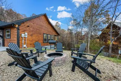 Image de Magnificent- Sevierville Cabin