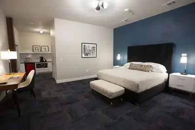 Greyhound Inn - Accessible King Suite