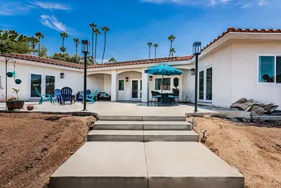 Image de Quiet neighborhood close to local wineries, breweries, wedding/event venues.
