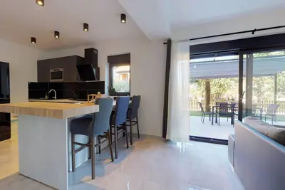 Image de 2 Bed House - Sleeps 4 - Garden - Parking - Wifi