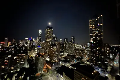 Image de Two bedroom condo with a sky view! Best location downtown.