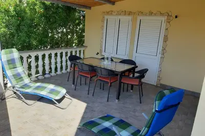 Image de Appartement de deux chambres avec le balcon et la vue sur le mer Vir (A-22107-a)