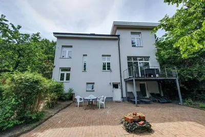 Image de Deutsche Villa mit Sauna und Großem Garten, Kamine, Spielplatz, Kostenlose Stellplätze - Deutsche