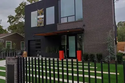 Image de Modern house with pool that will make you feel like a celebrity at home.