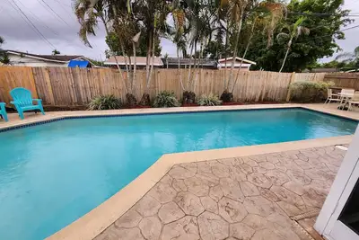 Image de Amazing Spacious 5 Bedroom Pool Home Home Away from Home in Great Location! !
