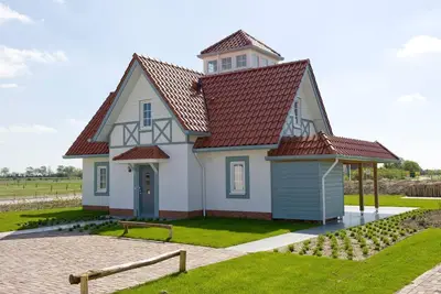 Image de Villa avec bateau et sauna, près de la plage