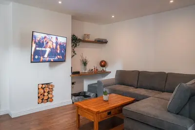 Image de Beautiful & Peaceful 4 bedroom House in Brighton, with garden, Ev & driveway