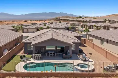 Image de Heated Pool Double Eagle Bl991277 by J and Amy