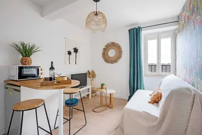 Image de Le Tropical : T2 rénové Ambiance Cosy et Colorée