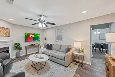 Image de Ath - Downtown Woodstock Luxury - Walk to Cherokee Amphitheater (1/4 mile)  4 Bedroom