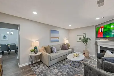 Image de Ath - Downtown Woodstock Luxury - Walk to Cherokee Amphitheater (1/4 mile)  3 Bedroom