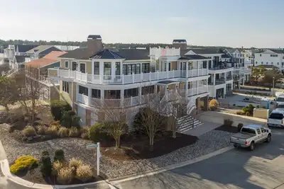 Image de 121 Breakwater Reach - Fabulous home in Cape Shores!