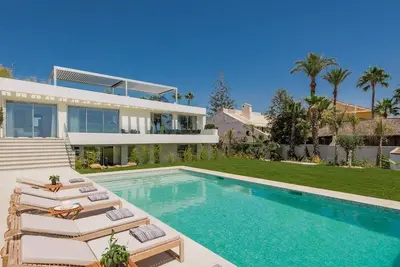Modern Beachfront Villa With Heated Pool And Gym