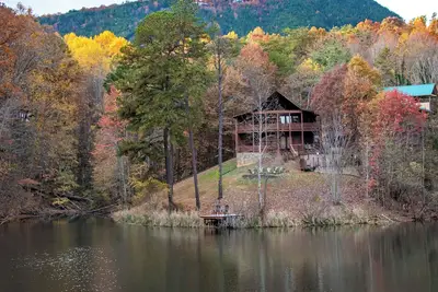 Image de Lakefront Cabin with Outdoor Pool, Close to Pigeon Forge.
