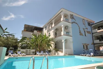 Image de 4½-room apartment (126m²) on ground floor with veranda and access to the garden.