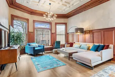 Modern Victorian 3bd/2ba Retreat with Sauna & Piano