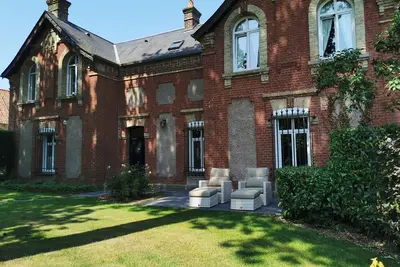 Image de Château et ses annexes, 19 chambres, 11 sdb, 35 personnes
