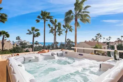 Image de Penthouse with Jacuzzi by Costarentals - Ref 244