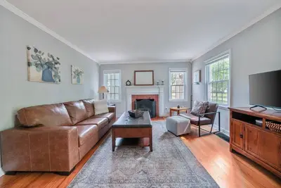 Image de Charming House in Champaign Near Local Bakery