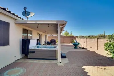 Image de Spacious Tucson Getaway w/ Private Hot Tub