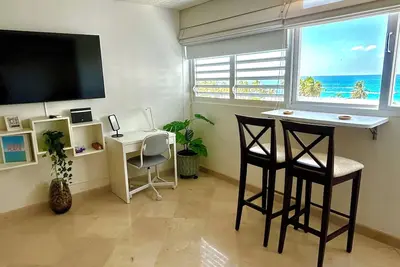Image de Ocean view studio centrally-located Isla Verde location.