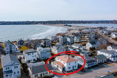 Image de Winter Escape/Long Term Rental/Big Discount: Beachside Charm, City Adventures