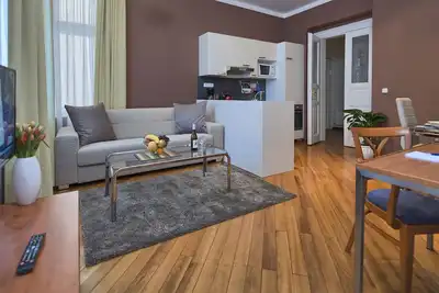 Image de Mas 301 - Historical Charm and Modern Comfort Studio Apartments on Masna