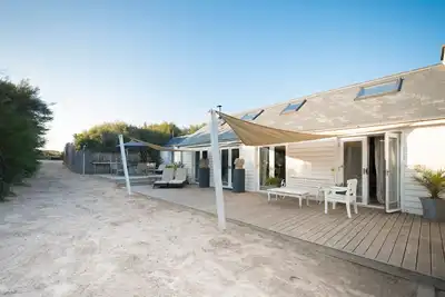 Image de Sandcrest Cottage - Trois Chambres Villa, Couchages 6