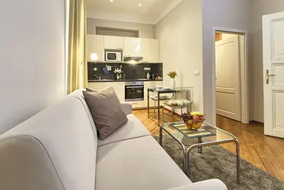 Image de Mas 302 - Historical Charm and Modern Comfort Studio Apartments on Masna