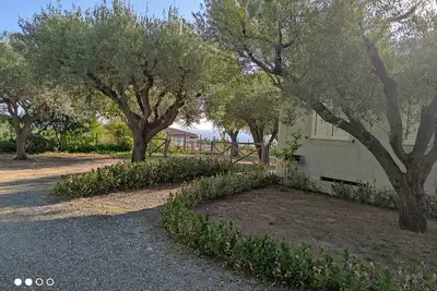 Image de Villa with fenced garden and veranda overlooking the sea The Cape Cliff