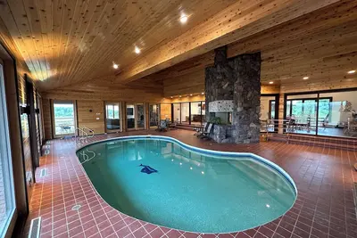 Image de Spacious country estate featuring indoor pool, 10 miles from Marquette.