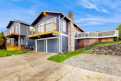 Image de Water-view home with Adu, gated entry, hot tub, enclosed yard, deck, & 2 W/Ds