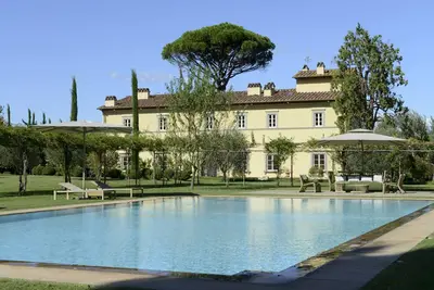 6 bedroom luxury villa, private pool, spa, wine cellar, maid service, Lucca 5km