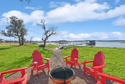 Image de Life's A Hoot | Dock and Hot Tub! Close to Rocker B.