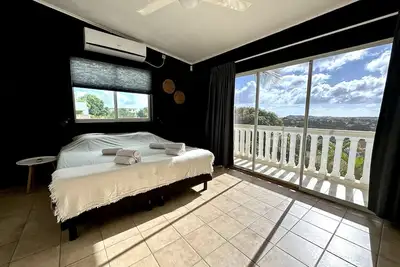 Image de Luxe 3 Slaapkamer Appartement op de Bovenste Etage met Prachtig Uitzicht!