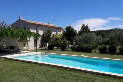 Image de ★★★★★Entre Luberon et Alpilles, Mas en campagne sur 6500 M² avec piscine privée