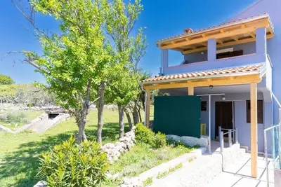 Image de Appartement dans Stivan avec Balcon, Climatisation, Wifi, Machine à laver (5196-1)