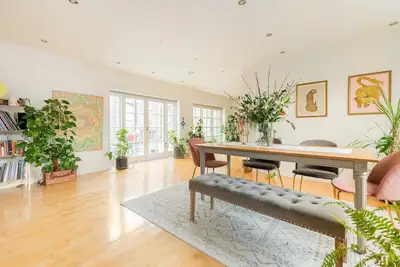 Image de Stylish artist 2 bedrooms spacious flat next to the park in central London