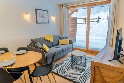Image de 100m du centre station, vue montagne, piscine, sauna, télévision, casier à ski, 33m², Les Orres